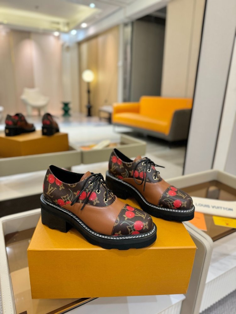 Boots women's фото 2