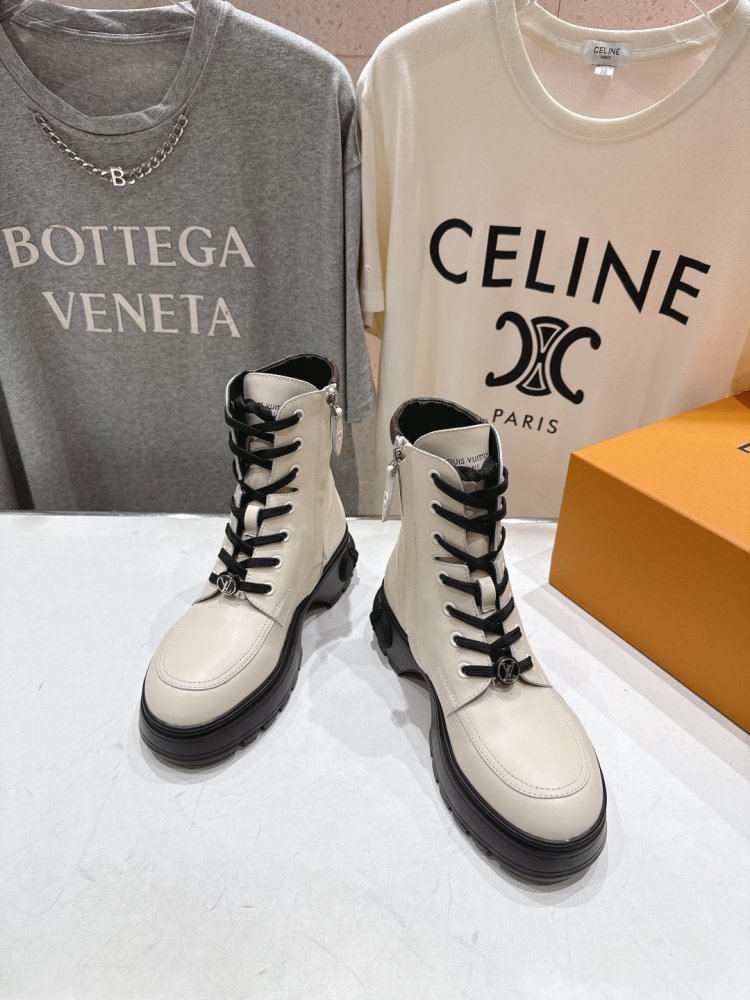 Boots women's фото 2