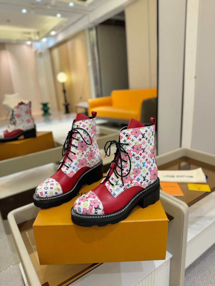 Boots women's фото 3