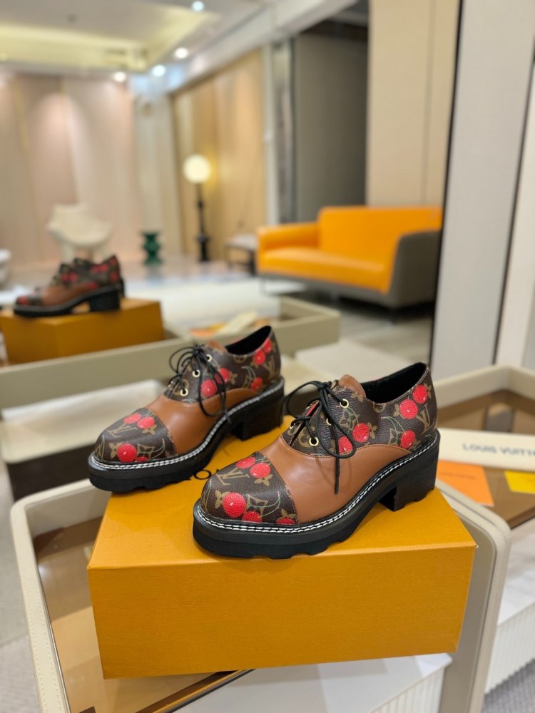 Boots women's фото 3