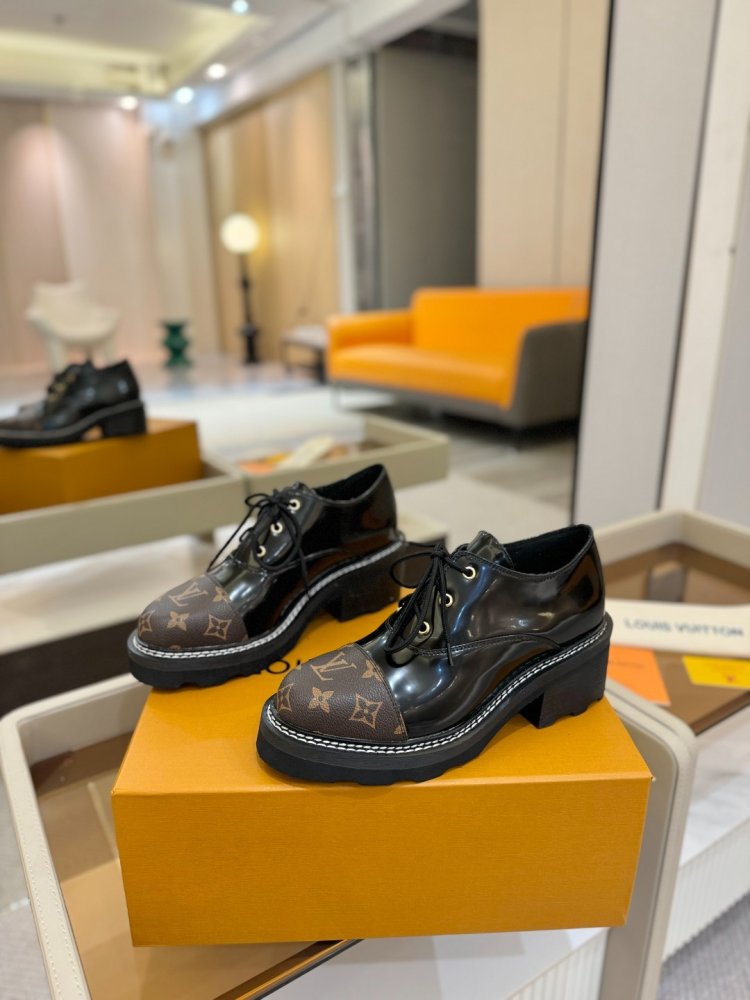 Boots women's фото 3