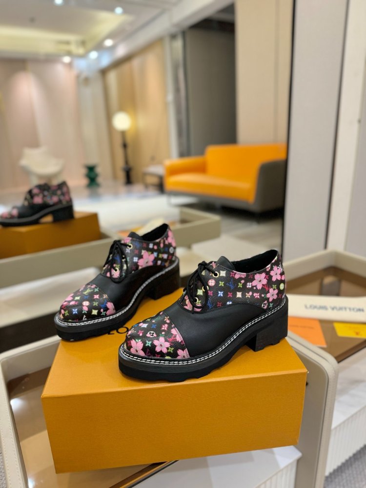 Boots women's фото 3