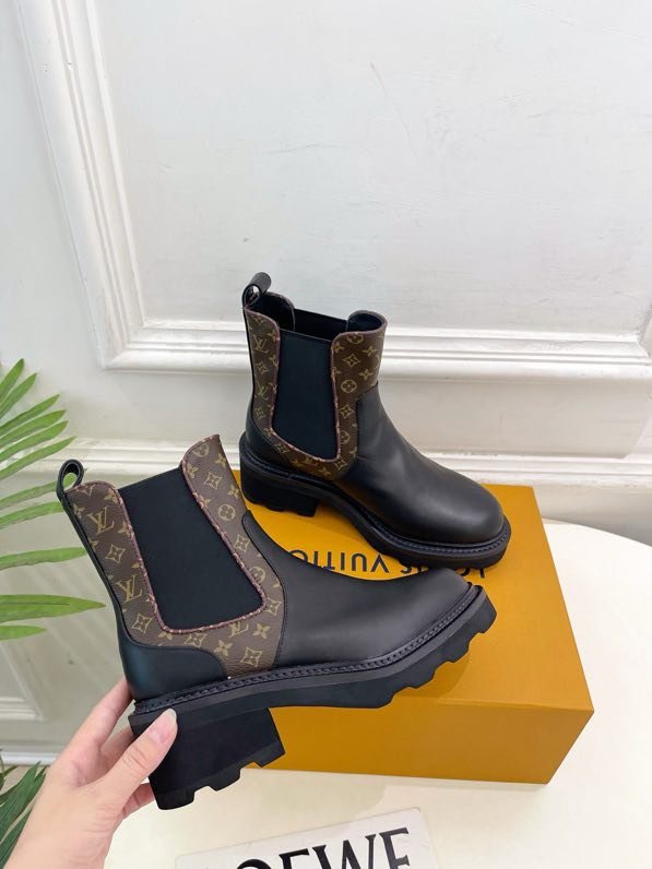 Boots women's фото 3