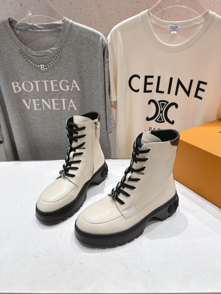 Boots women's фото 3