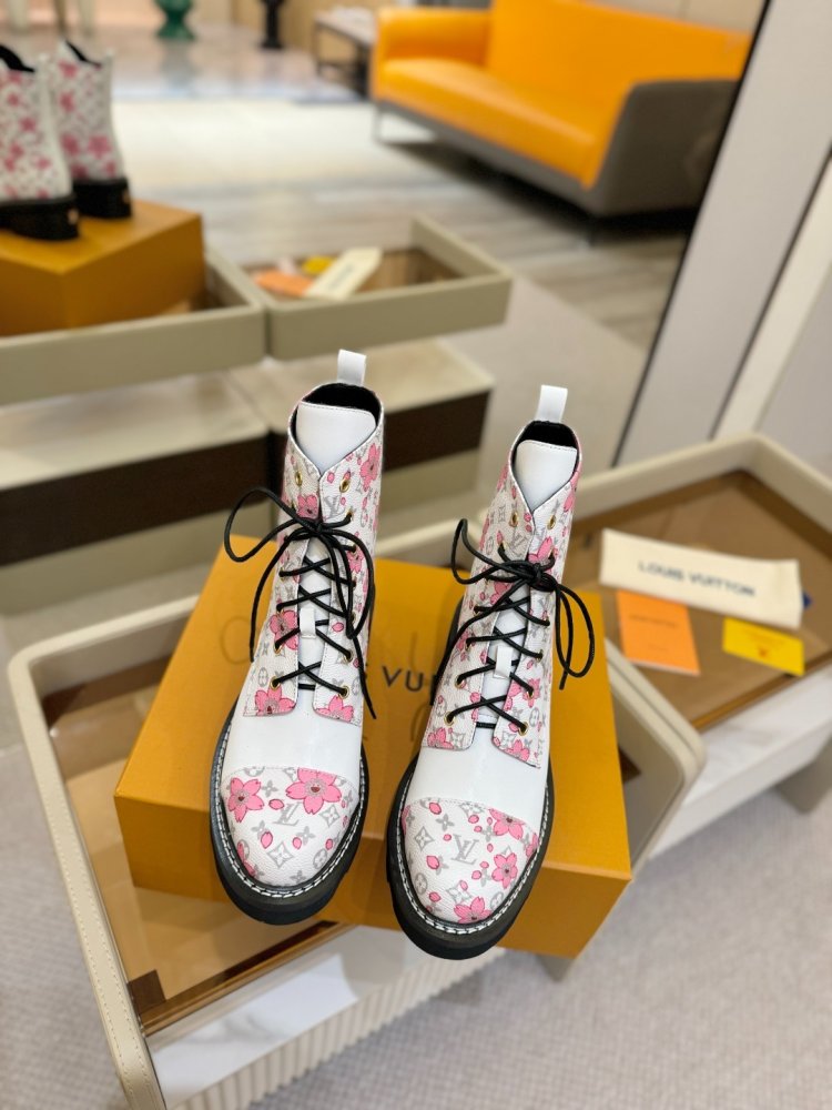 Boots women's фото 4