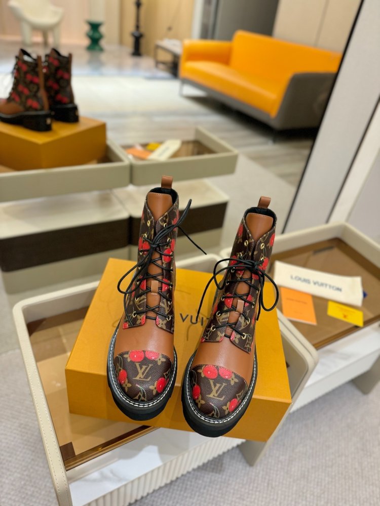 Boots women's фото 4