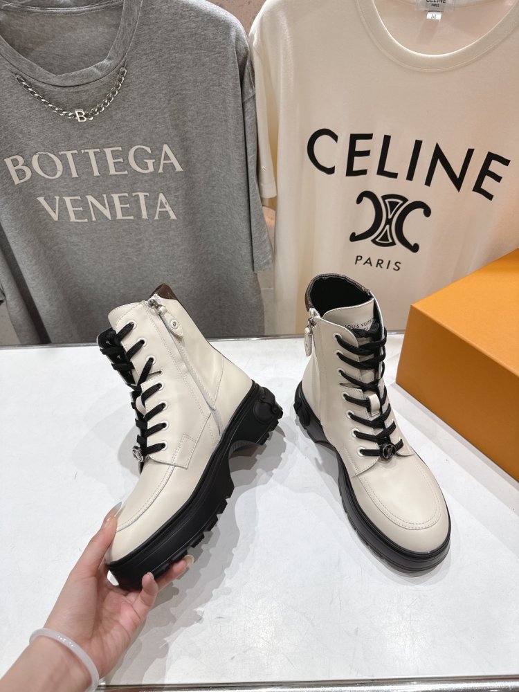 Boots women's фото 4