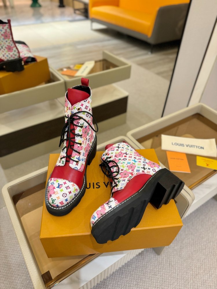 Boots women's фото 5