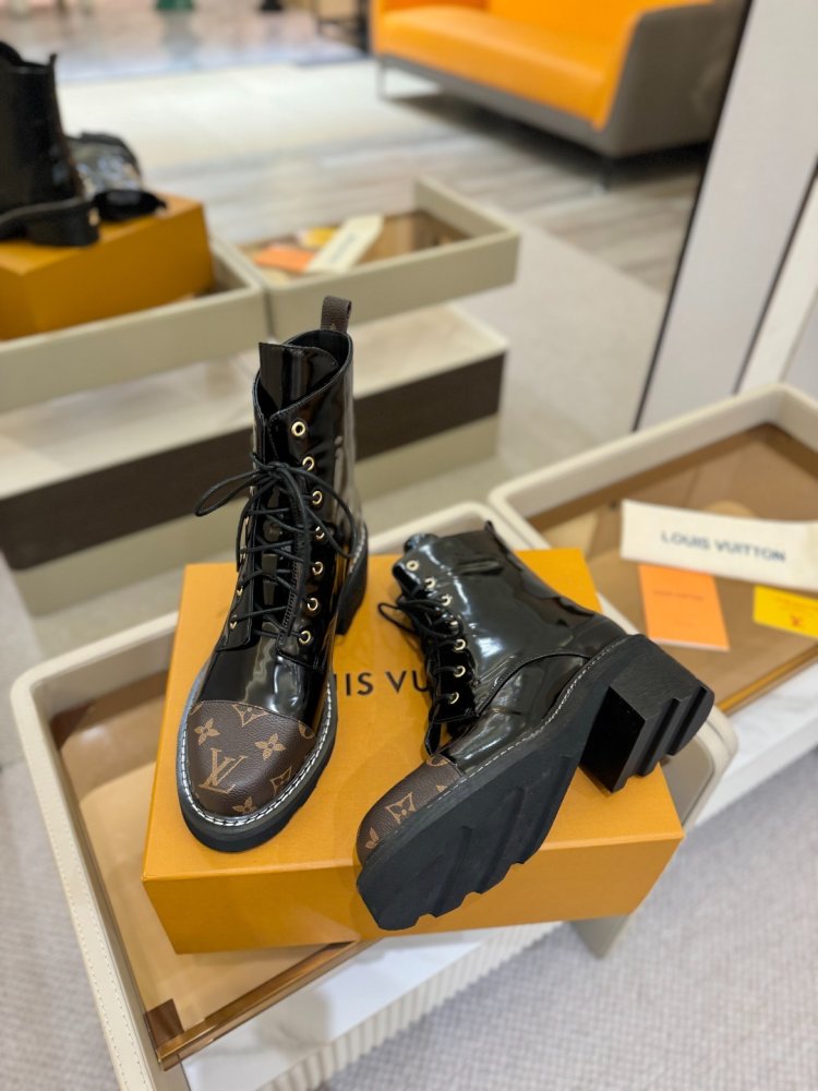 Boots women's фото 5