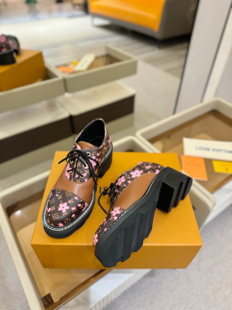 Boots women's фото 5