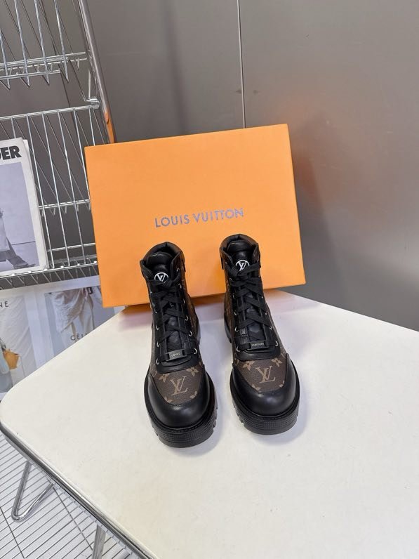 Boots women's фото 5