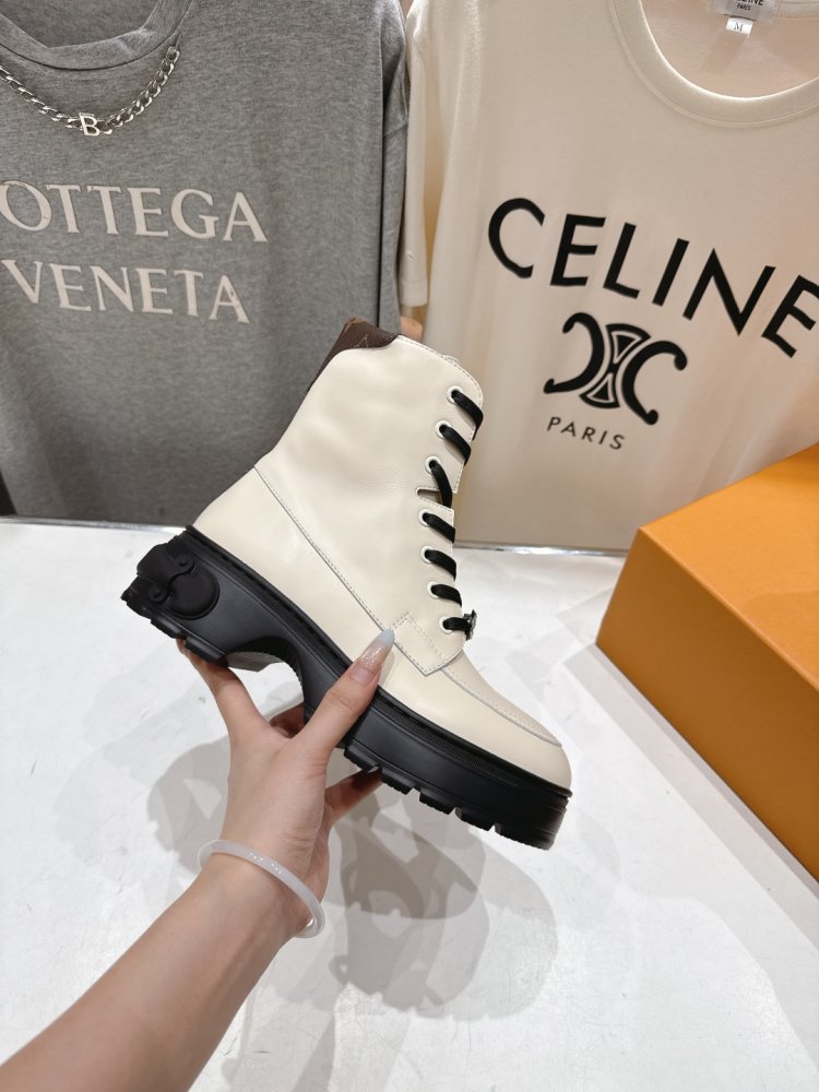 Boots women's фото 5