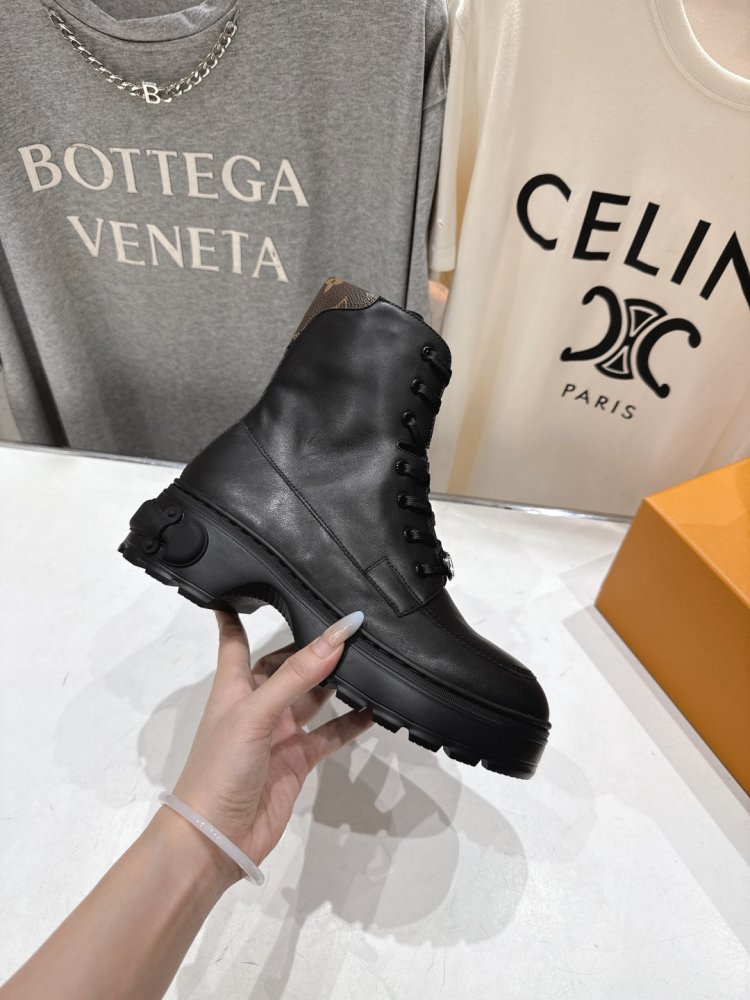 Boots women's фото 5