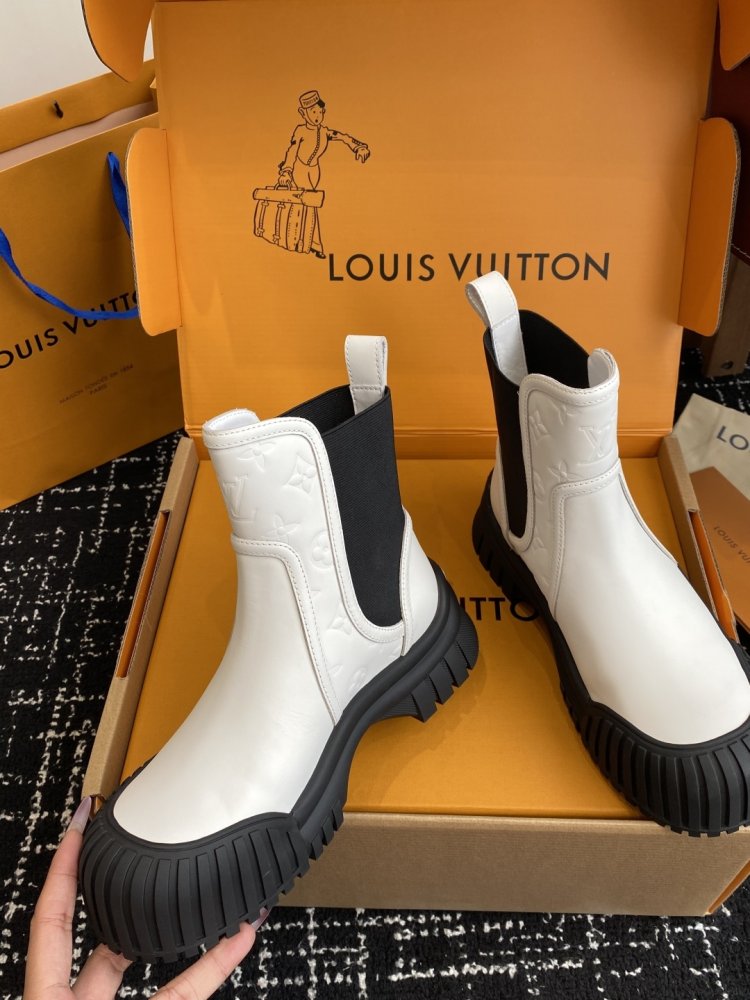 Boots women's фото 6