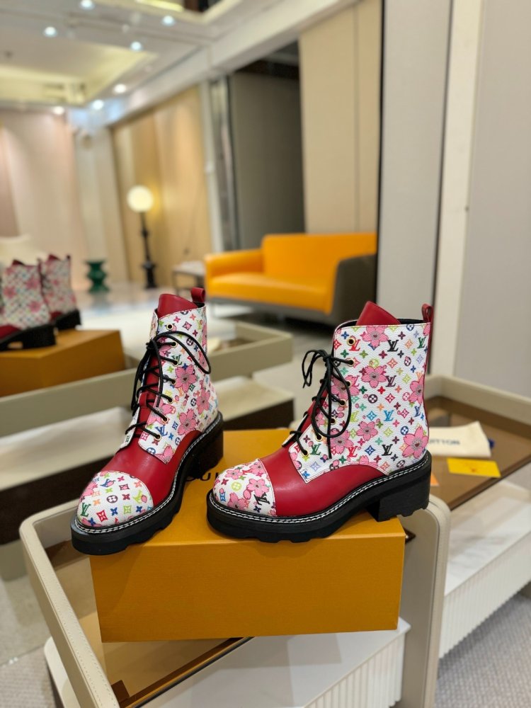 Boots women's фото 6