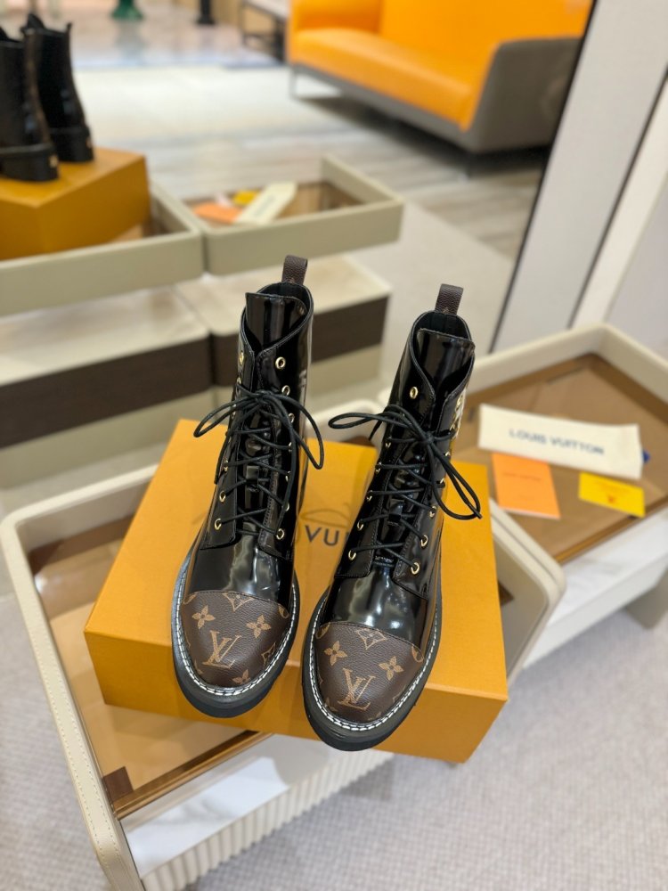 Boots women's фото 6