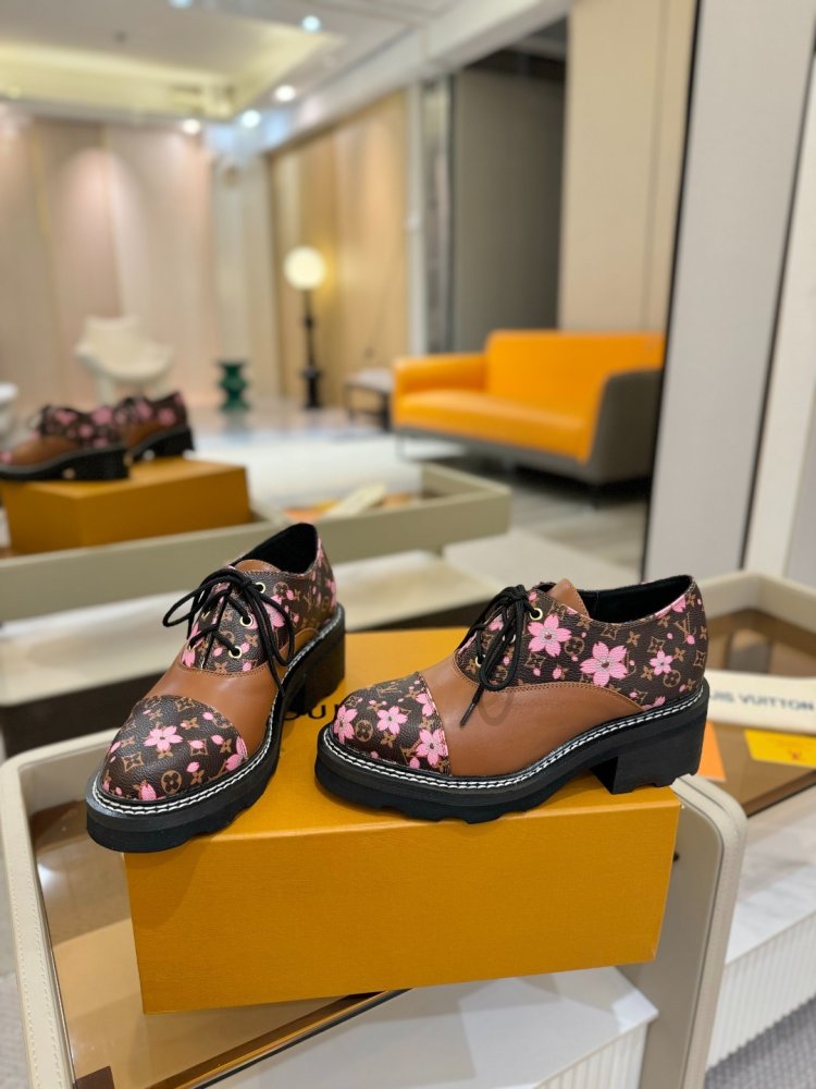 Boots women's фото 6