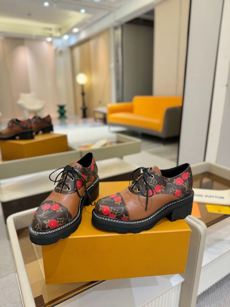 Boots women's фото 6