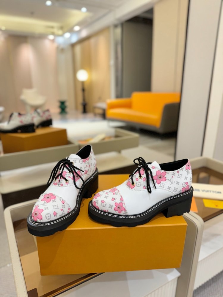 Boots women's фото 6