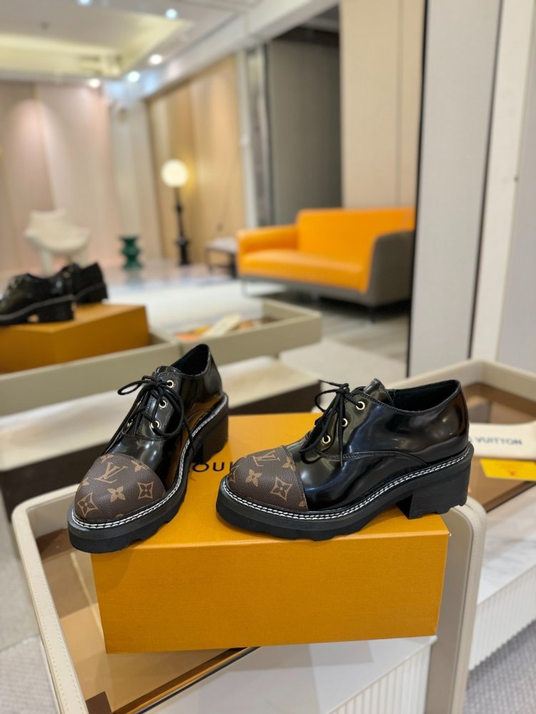 Boots women's фото 6