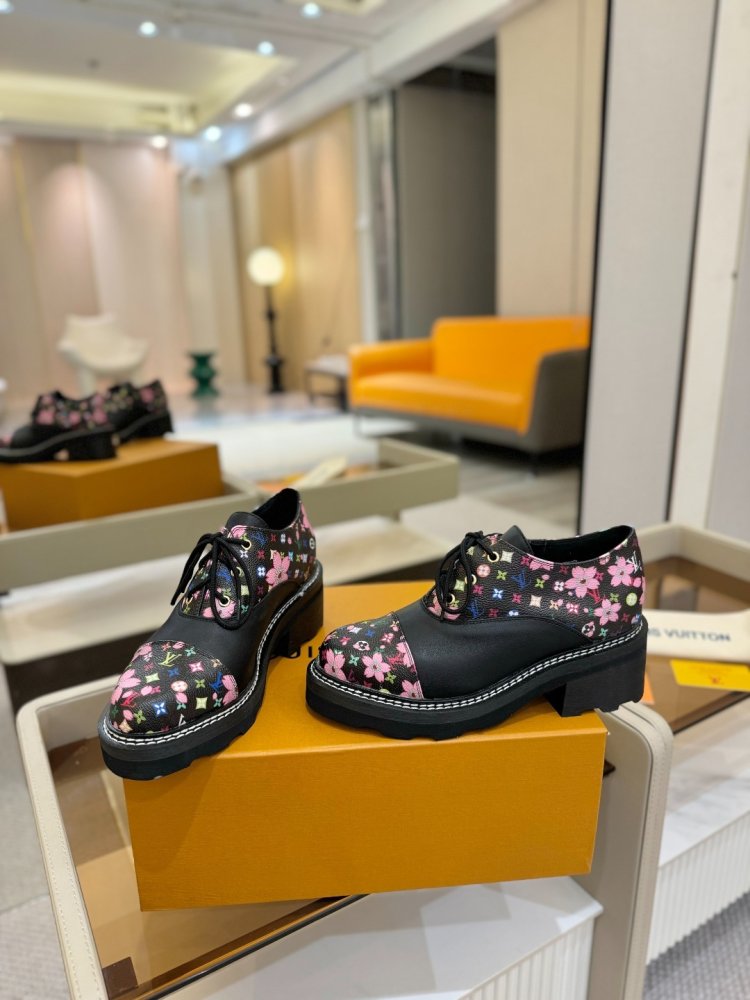 Boots women's фото 6