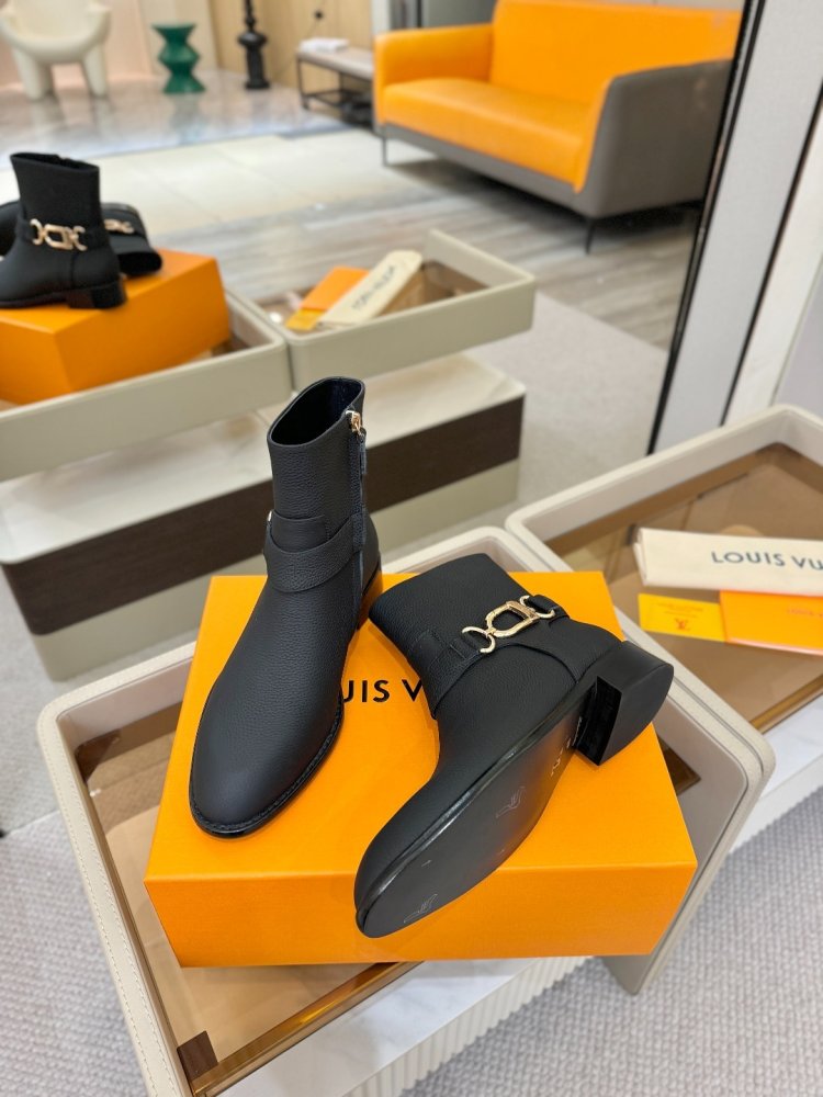 Boots women's фото 6