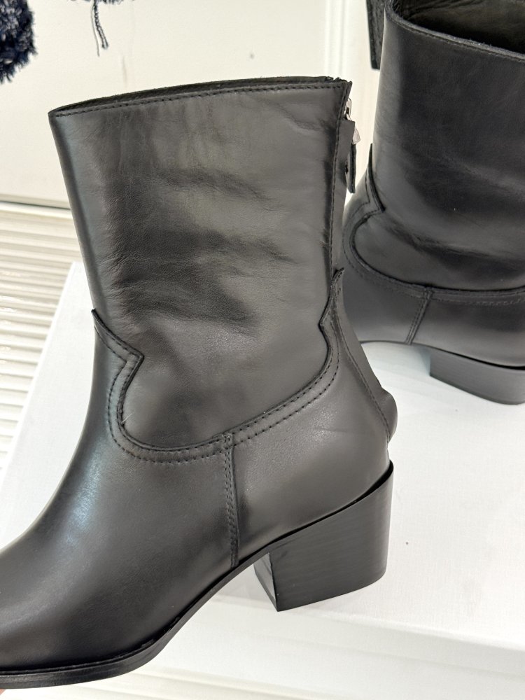 Ботинки женские фото 6