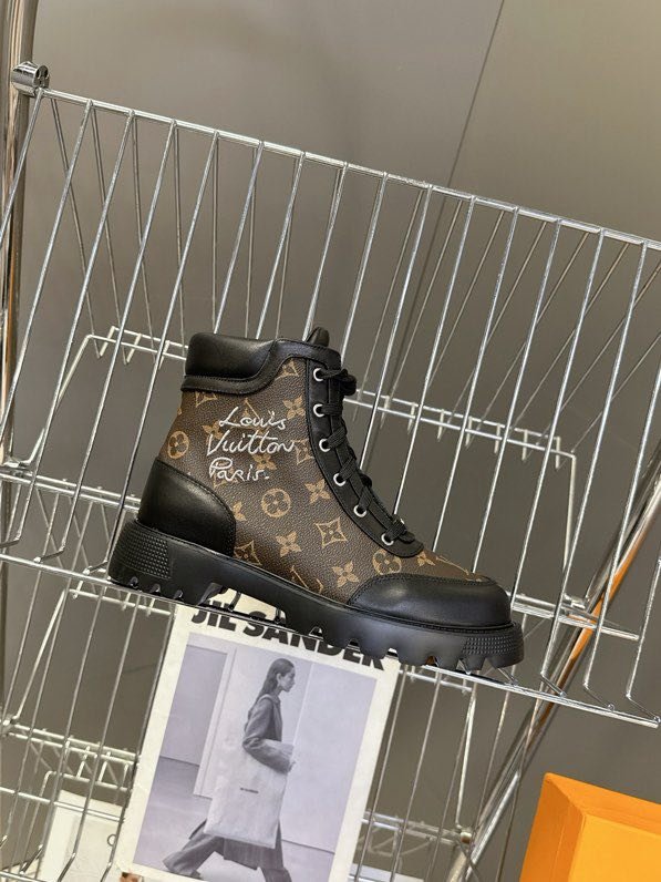 Boots women's фото 6