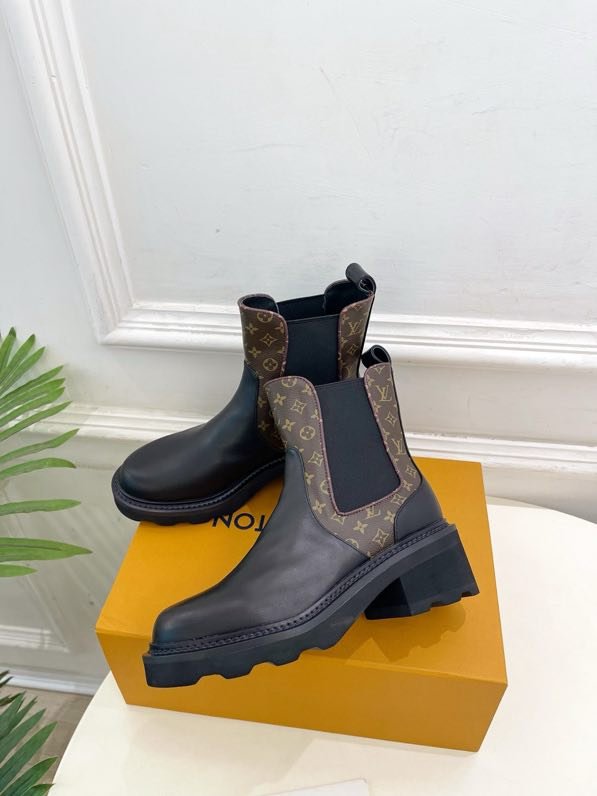 Boots women's фото 6