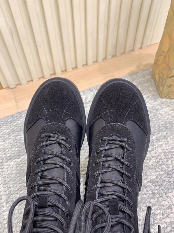 Boots women's фото 6