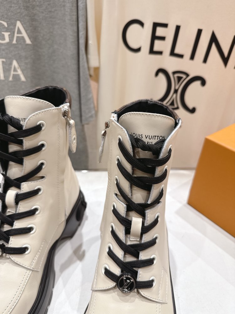 Boots women's фото 6