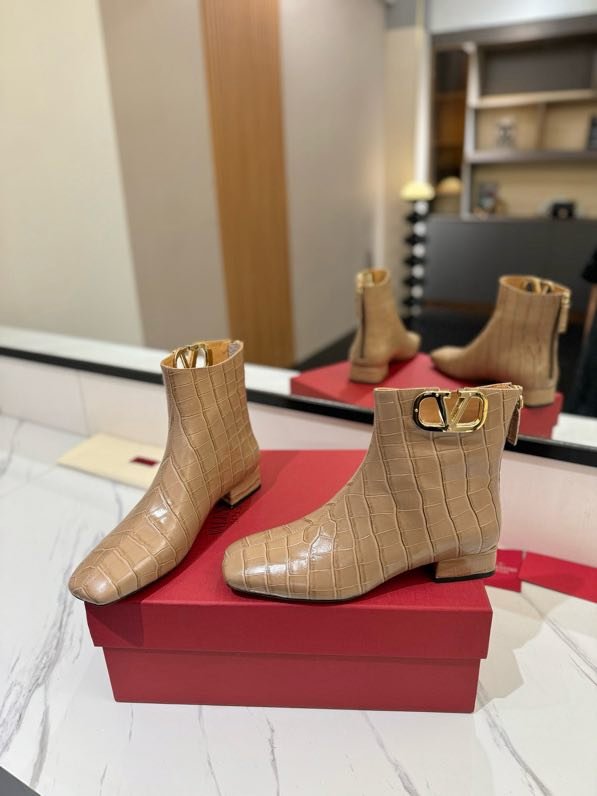 Boots women's фото 7