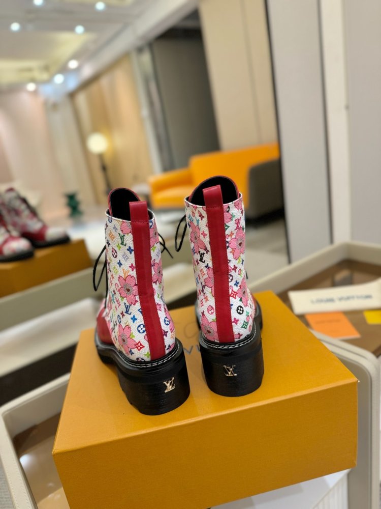 Boots women's фото 7