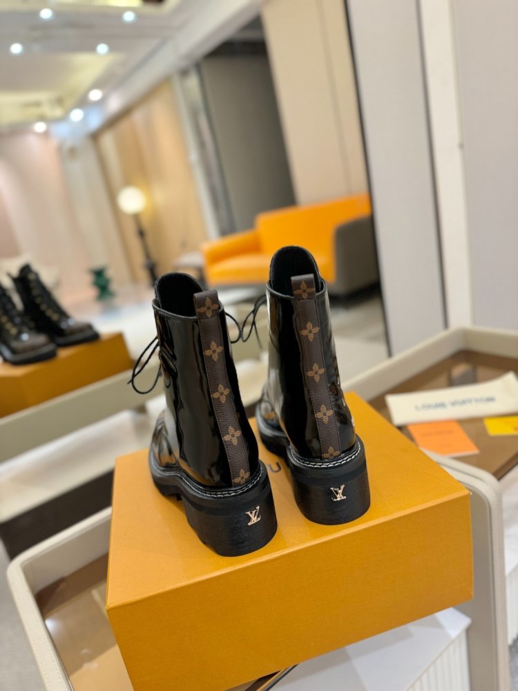 Boots women's фото 7