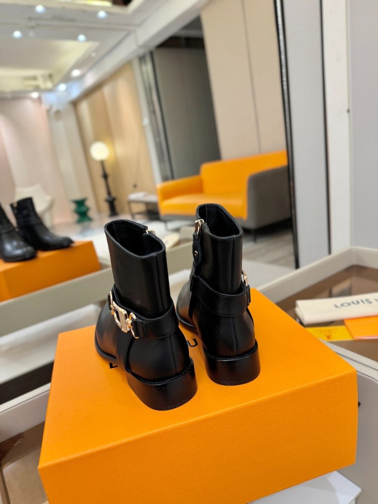 Ботинки женские фото 7