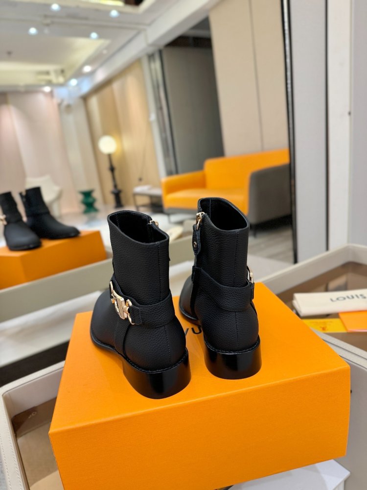 Boots women's фото 7