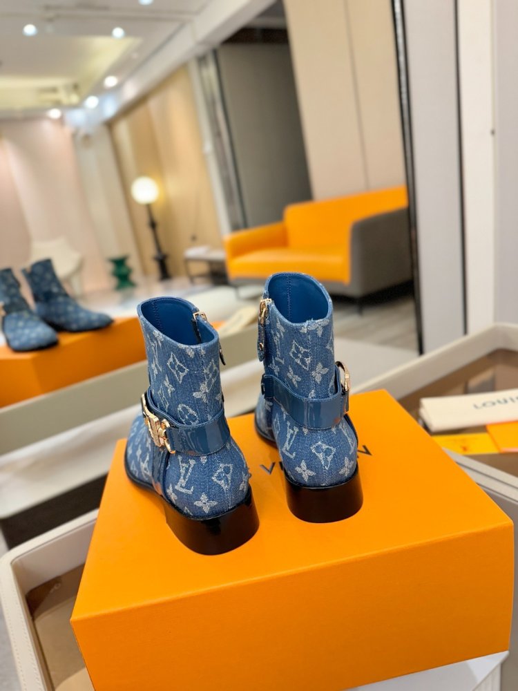 Ботинки женские фото 7