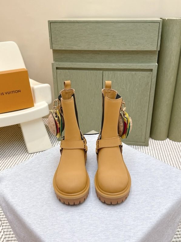 Ботинки женские фото 7