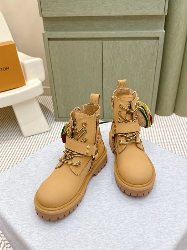 Ботинки женские фото 7