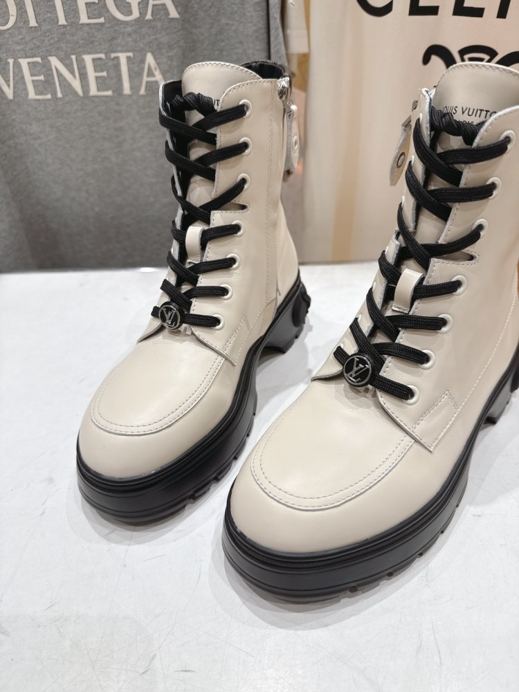 Boots women's фото 7