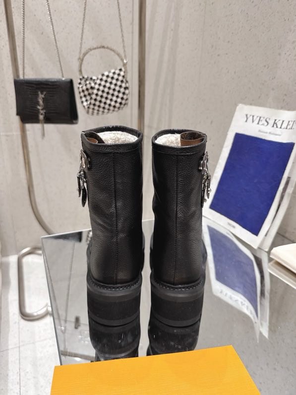 Ботинки женские фото 7