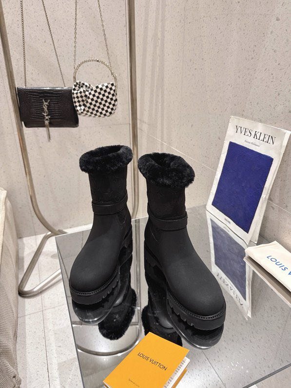 Ботинки женские фото 7