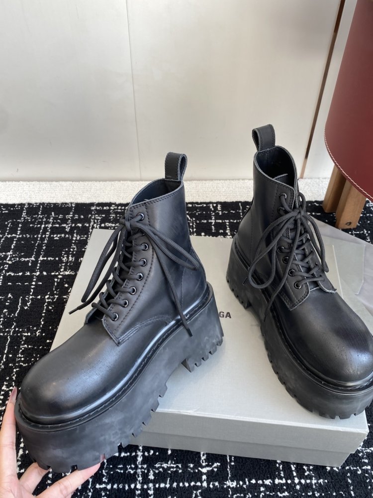 Ботинки женские фото 8