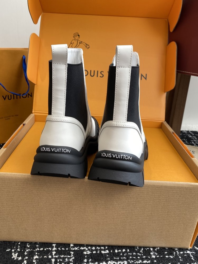 Boots women's фото 8