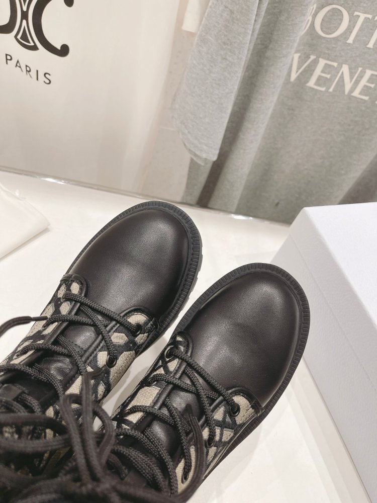 Ботинки женские фото 8