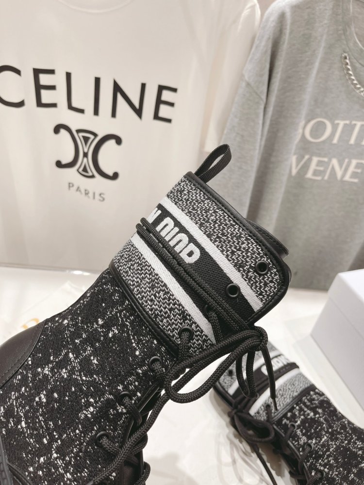 Ботинки женские фото 8