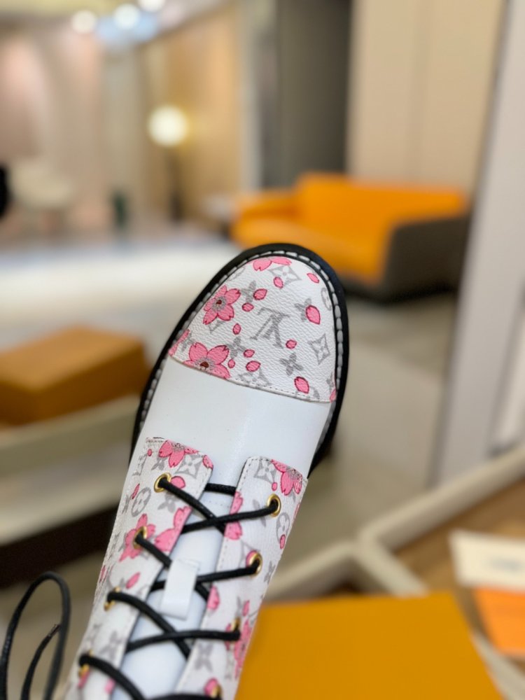 Boots women's фото 8