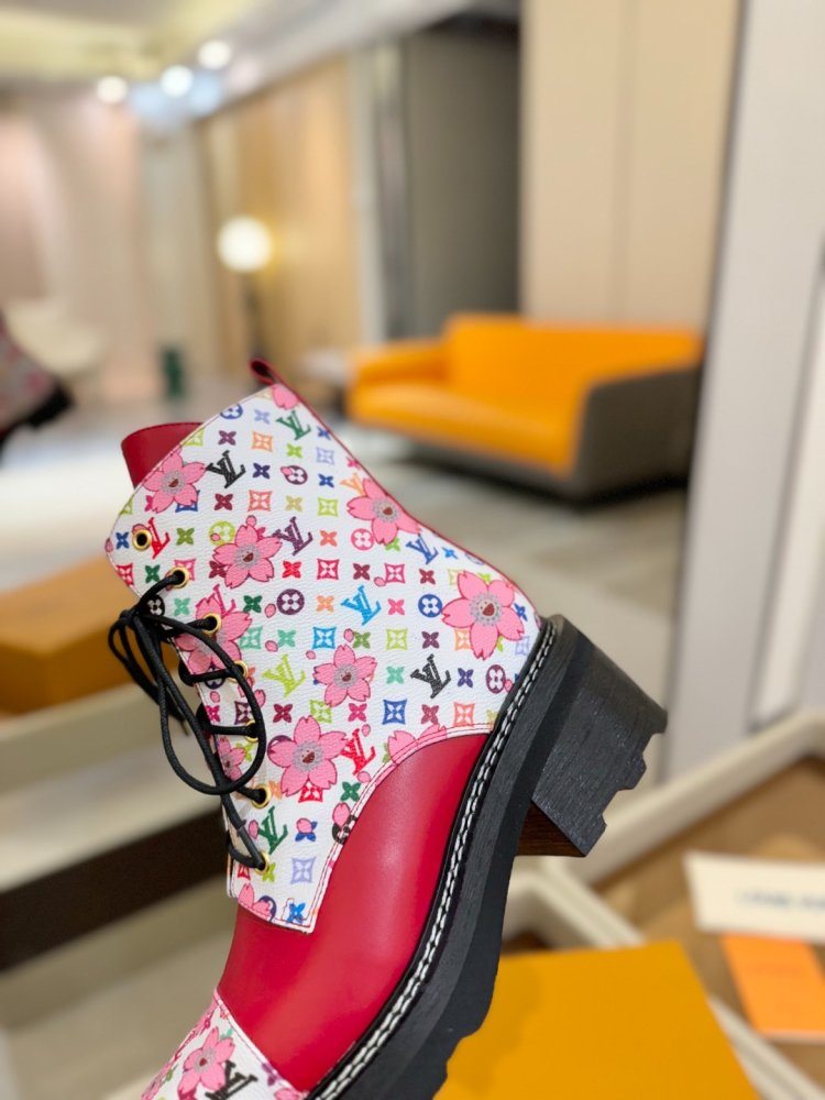 Boots women's фото 8