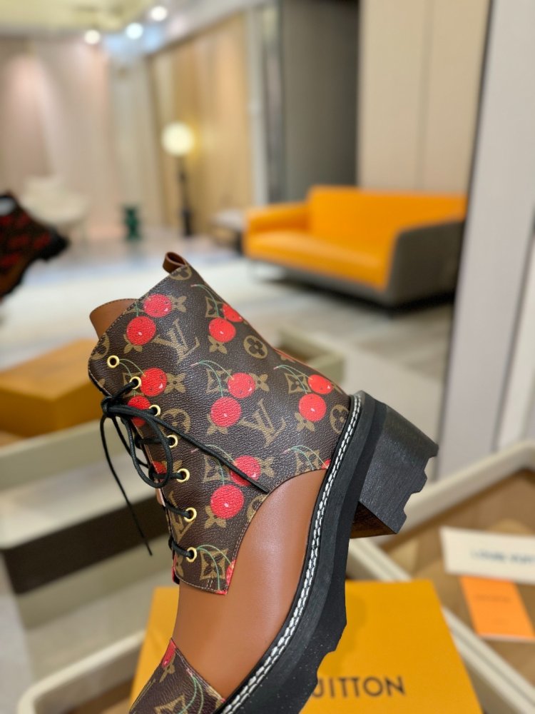 Boots women's фото 8