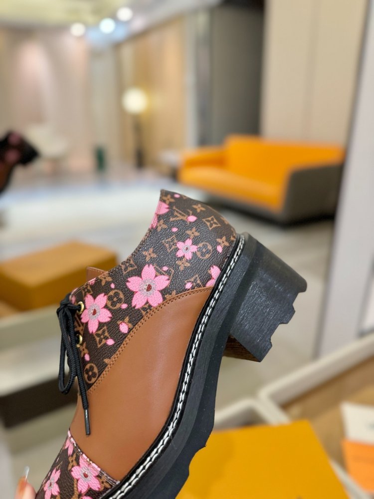 Boots women's фото 8